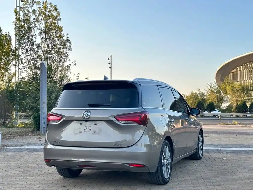 Photo 4 - Buick GL6