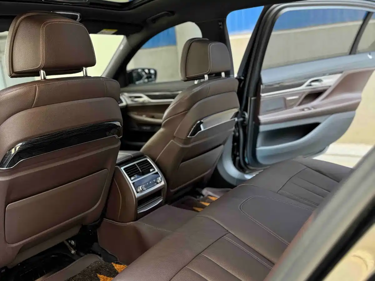 BMW 7 Series 2018 730Li Leading Type M Sport Package фото 11