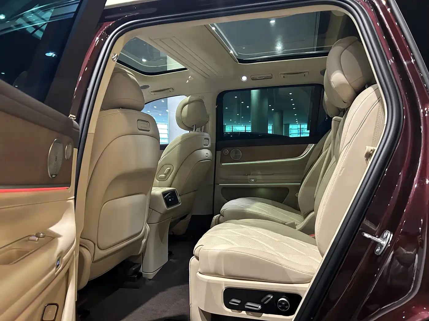 AITO Wenjie AITO M9 2025 Extended Range Ultra 52kWh 6-Seater фото 10