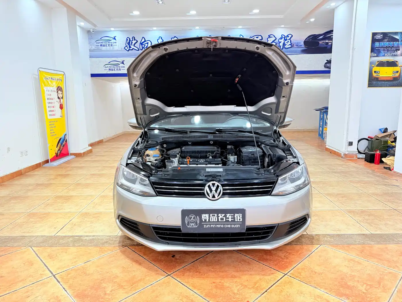 Volkswagen Sagitar 2012 1.6L Automatic Comfort Type фото 16
