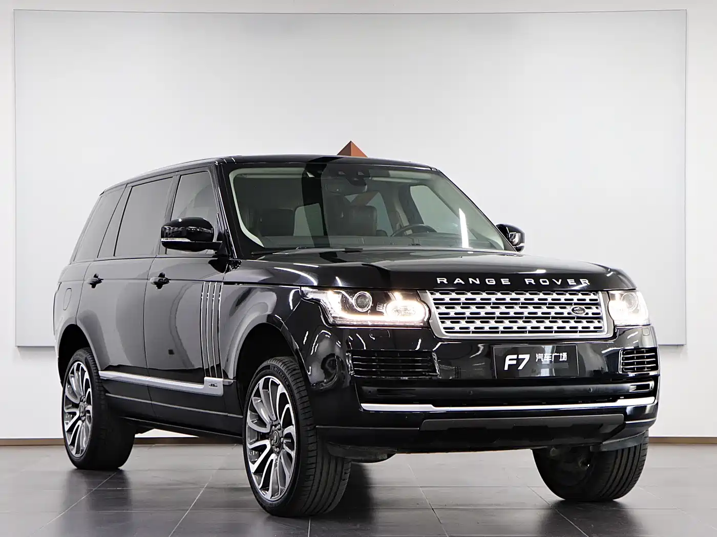 Land Rover Range Rover 2017 3.0 SC V6 Vogue LWB (Long Wheelbase) фото 4