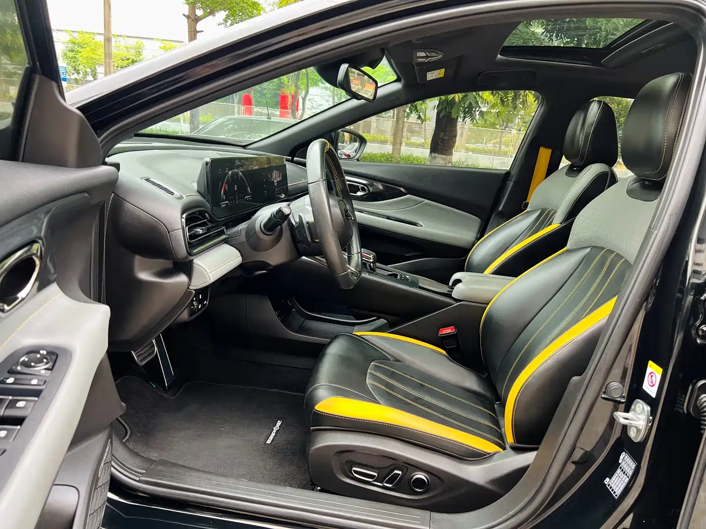 GAC Trumpchi Trumpchi Emkoo 2023 270T DCT J16 Edition фото 14