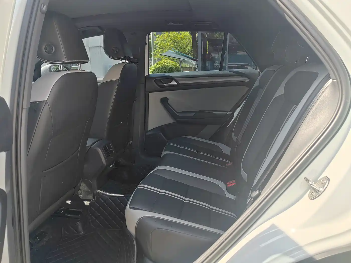 Volkswagen T-ROC 2023 300TSI DSG 2WD Dawn Edition фото 8