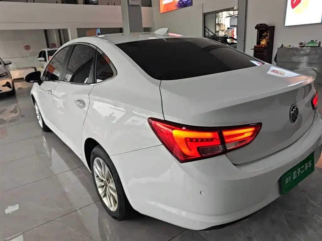 Buick Verano 2018 Sedan 20T Dual Clutch Leading фото 5