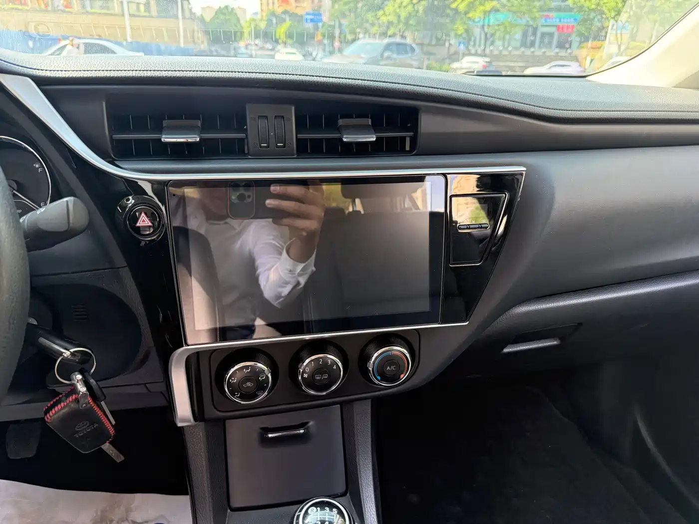 Toyota Corolla 2017 Facelift 1.2T Manual GL фото 13