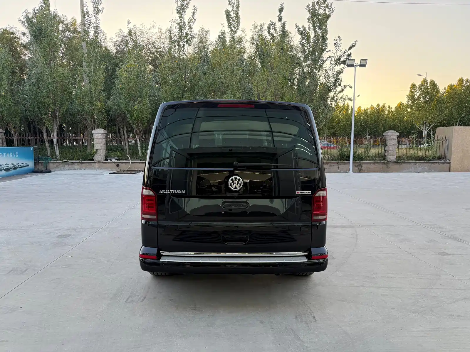 Photo 6 - Volkswagen Multivan