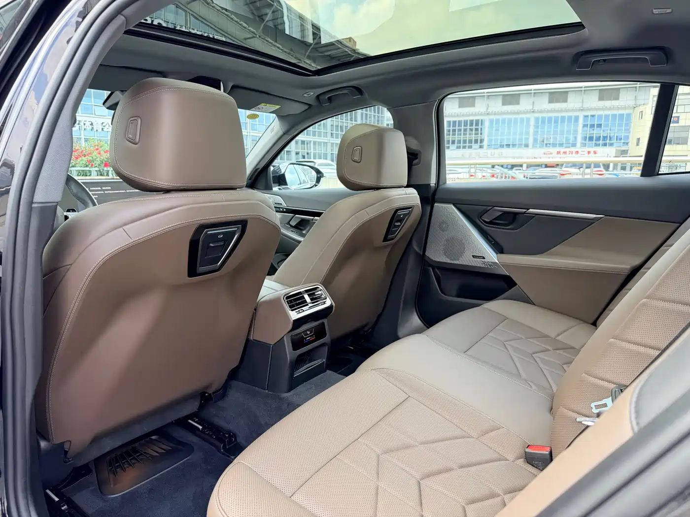 BMW 5 Series 2024 525Li M Sport Package фото 12