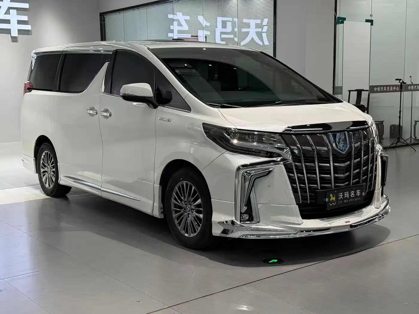 Toyota Alphard 2021 Hybrid 2.5L Luxury фото 3