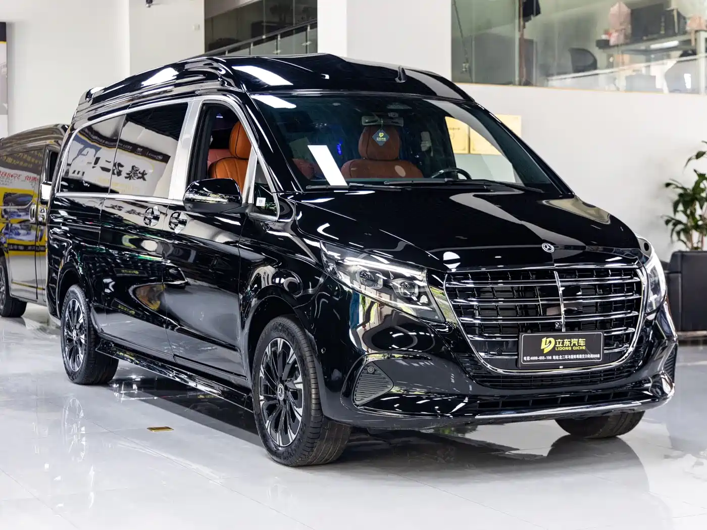 Mercedes-Benz V-Class 2024 V 300 L Long Wheelbase Premium фото 2