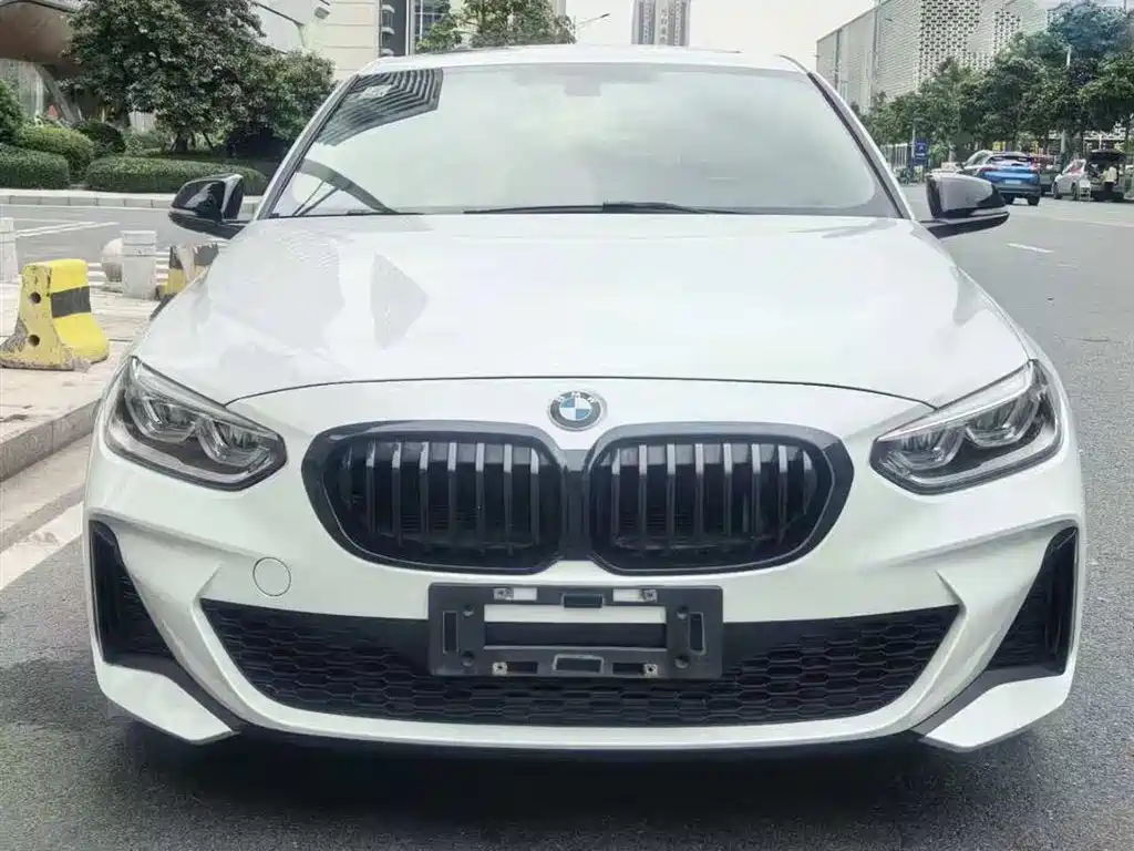 BMW 1 Series 2021 120i M Sport Shadow Edition фото 2