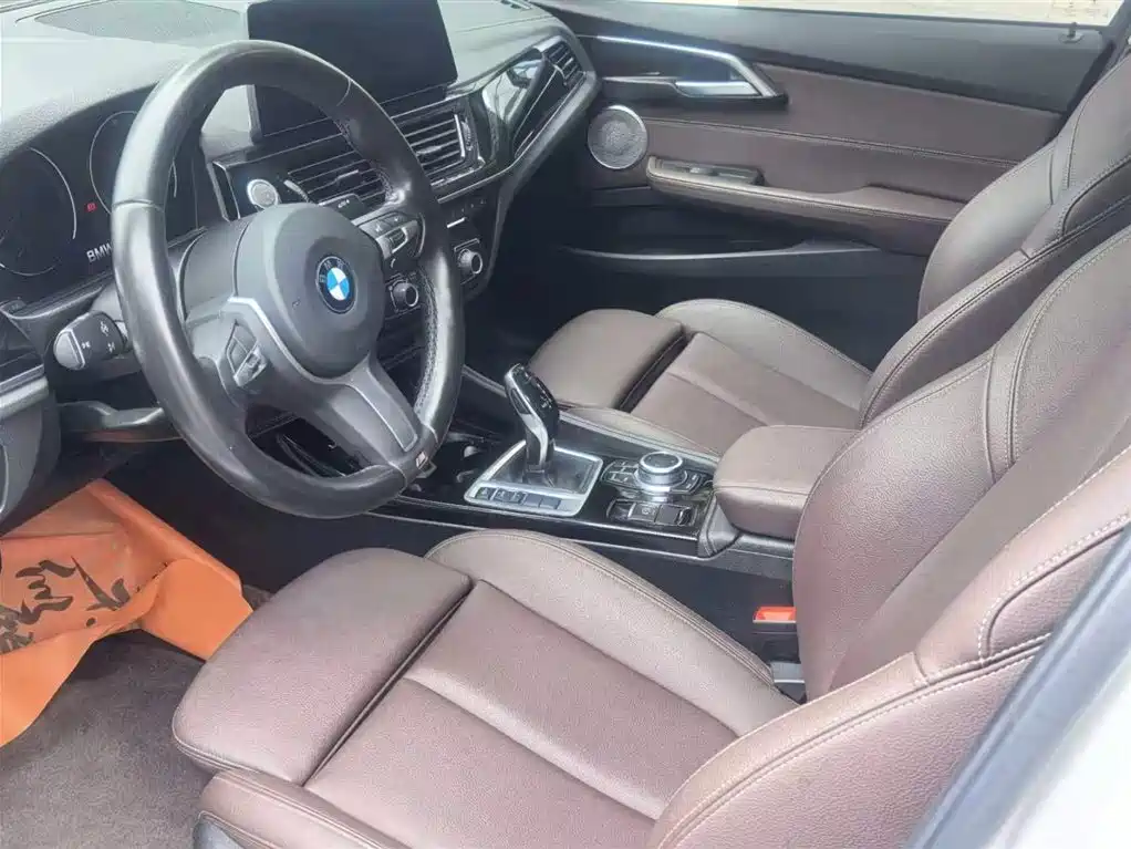 BMW 1 Series 2021 120i M Sport Shadow Edition фото 5