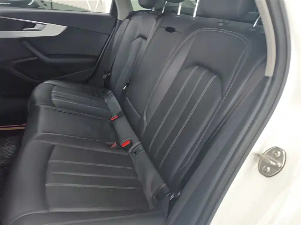 Audi A4L 2020 40 TFSI Luxury Dynamic фото 17