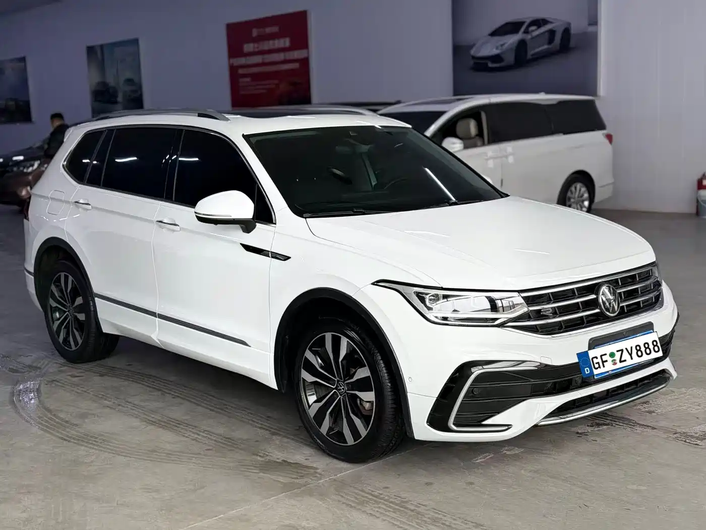 Volkswagen Tiguan L 2023 330TSI Auto 2WD R-Line Premium Edition фото 2
