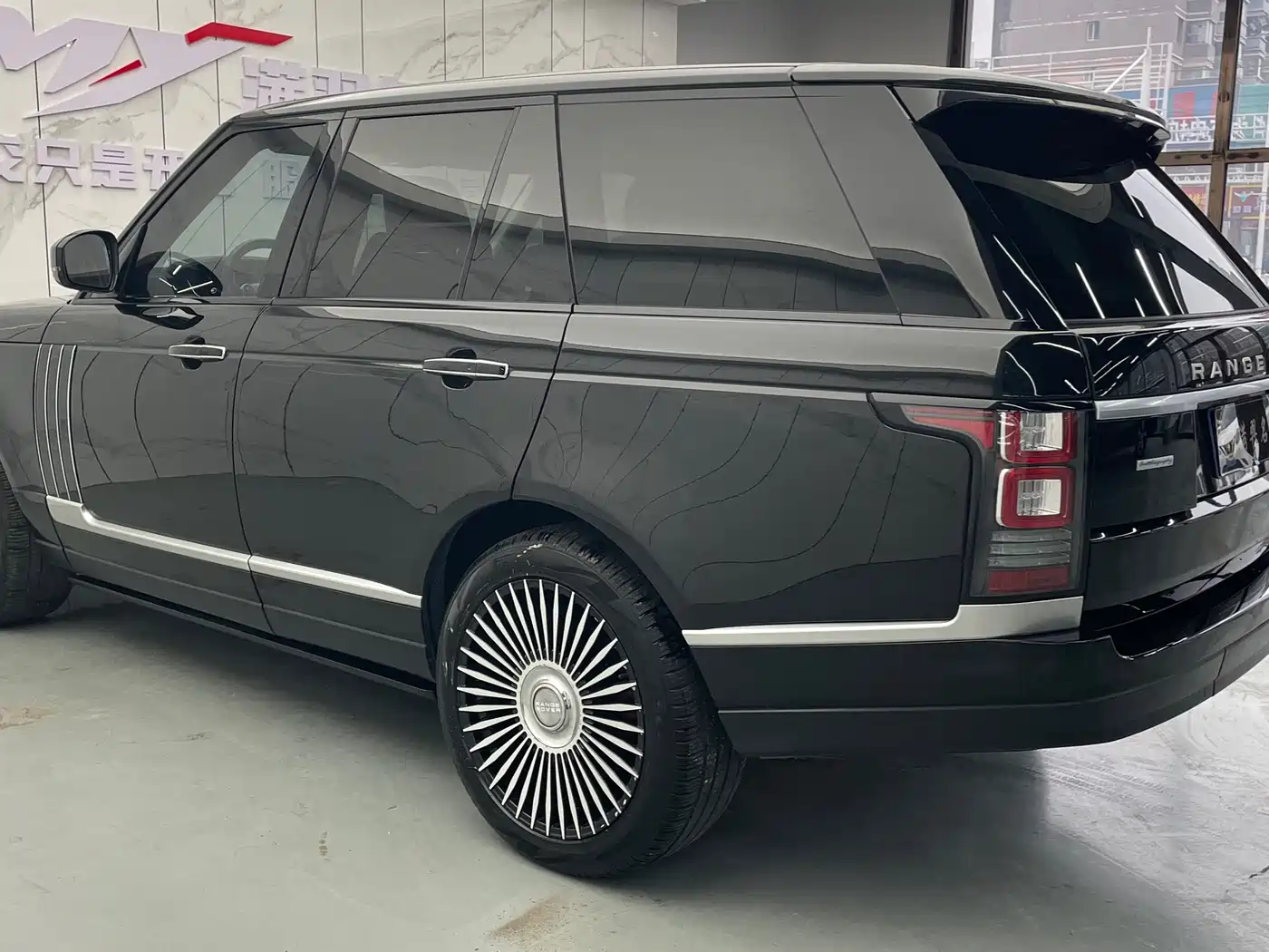 Land Rover Range Rover 2014 3.0 TDV6 Vogue SE фото 8