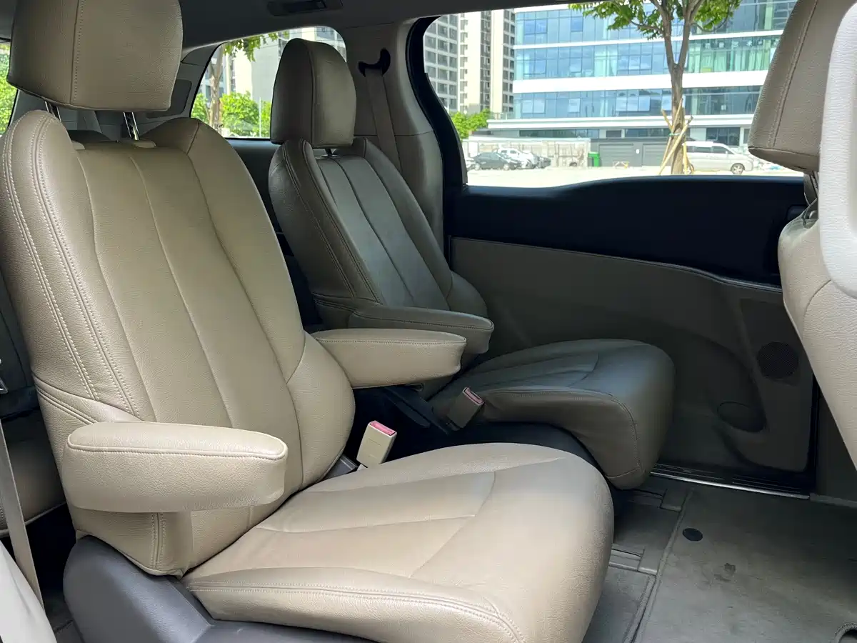 Buick GL8 2011 2.4L CT Luxury Business Comfort Edition фото 7