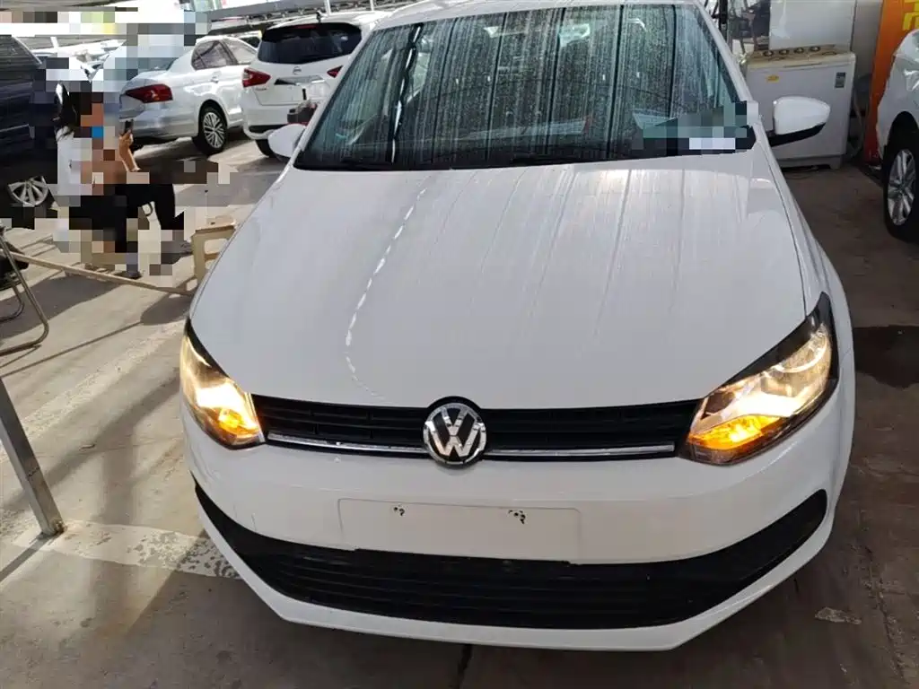 Volkswagen Polo 2016 1.4L Automatic Trend фото 3