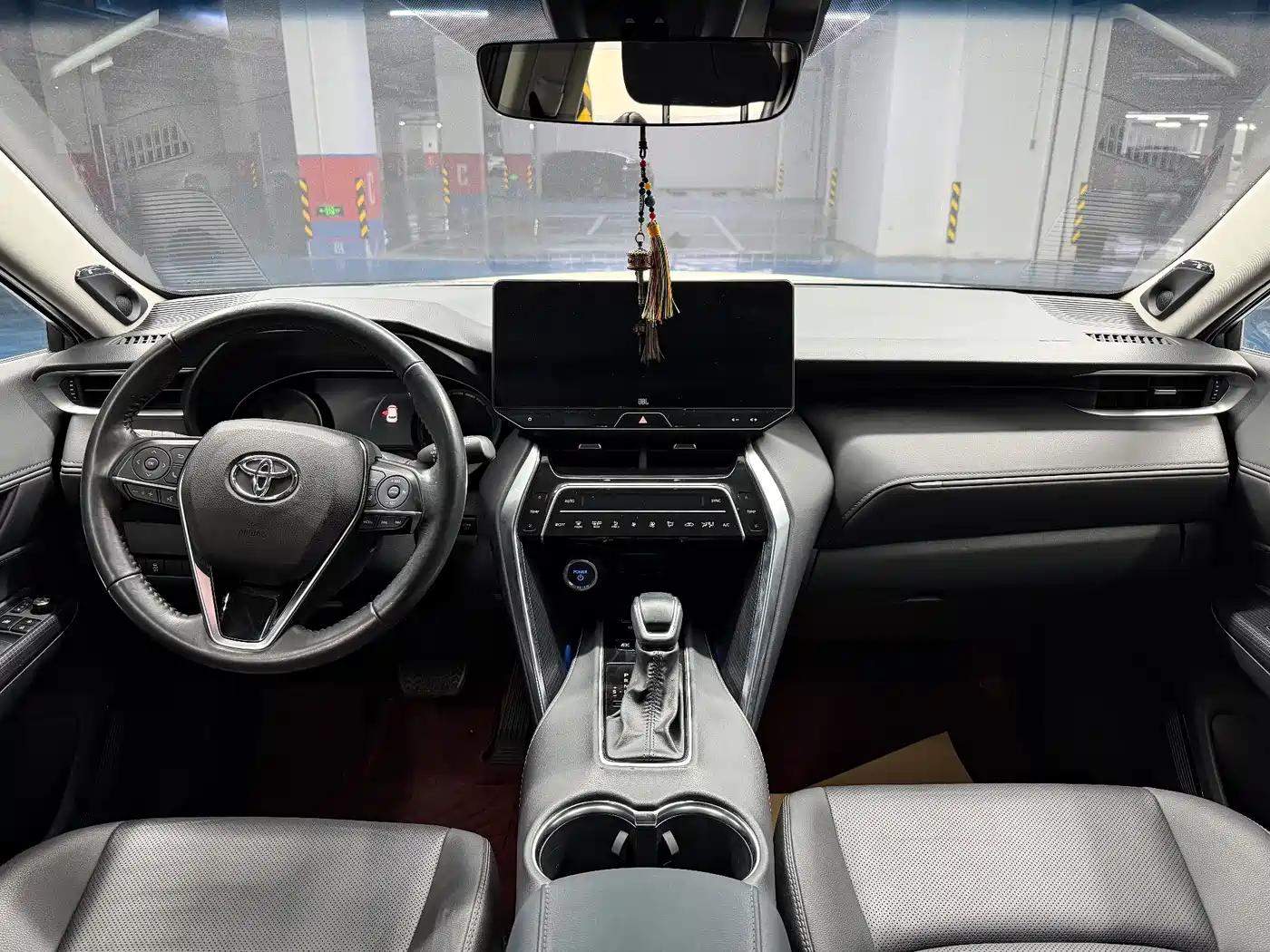 Toyota Venza 2022 Dual Engine 2.5L CVT 2WD Premium фото 4