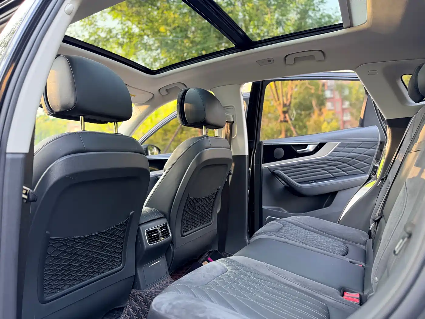 Hongqi HS5 2022 Facelift 2.0T Smart Flag Enjoyment Edition фото 7