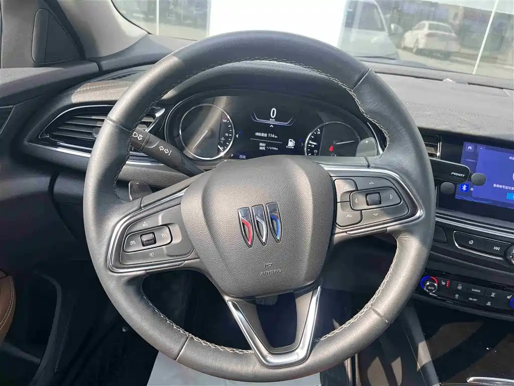 Photo 8 - Buick Regal