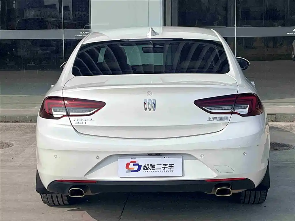 Photo 12 - Buick Regal