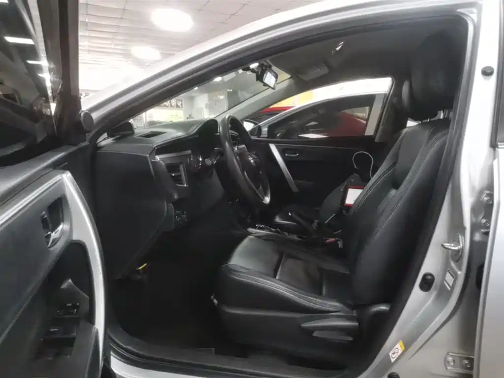 Toyota Corolla 2014 1.6L CVT GL фото 15