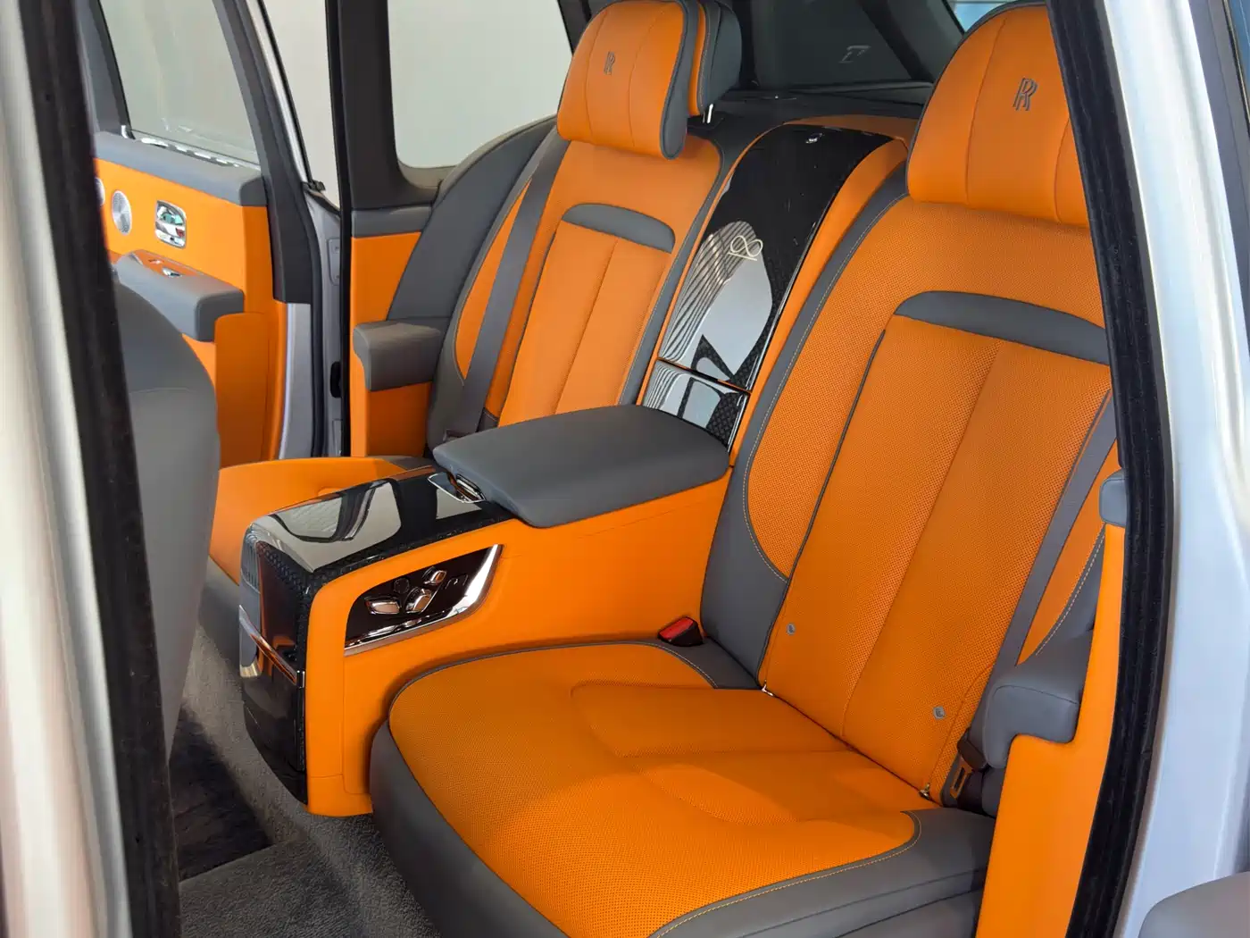 Rolls-Royce Cullinan фото 8