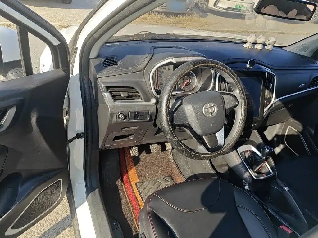 Zhonghua V3 2020 2020 1.6L Manual Comfort Starry Sky Edition