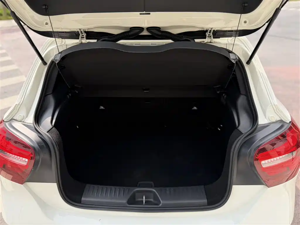 Mercedes-Benz A-Class (Import) 2017 Facelift A 200 Dynamic фото 10