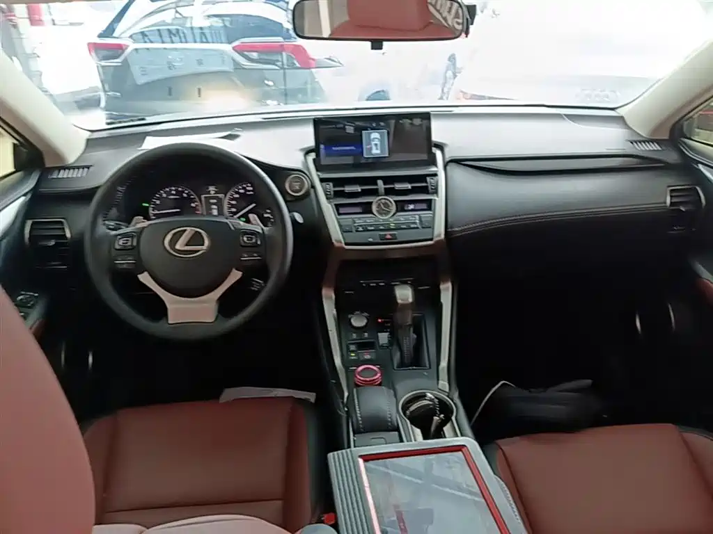 Lexus NX 2015 200t AWD F Sport фото 10