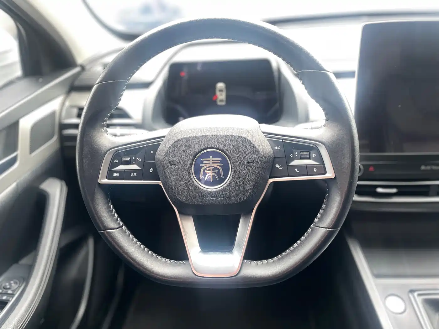 BYD Qin Pro 2018 1.5TI Automatic Smart Connected Dynamic Edition фото 9