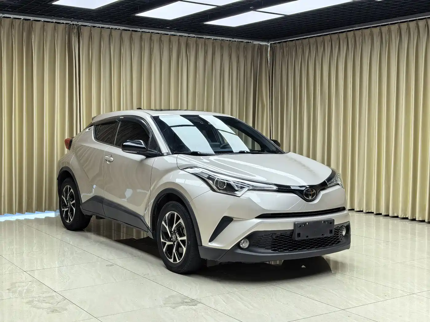 Toyota C-HR 2020 Model 2.0L Comfort фото 3