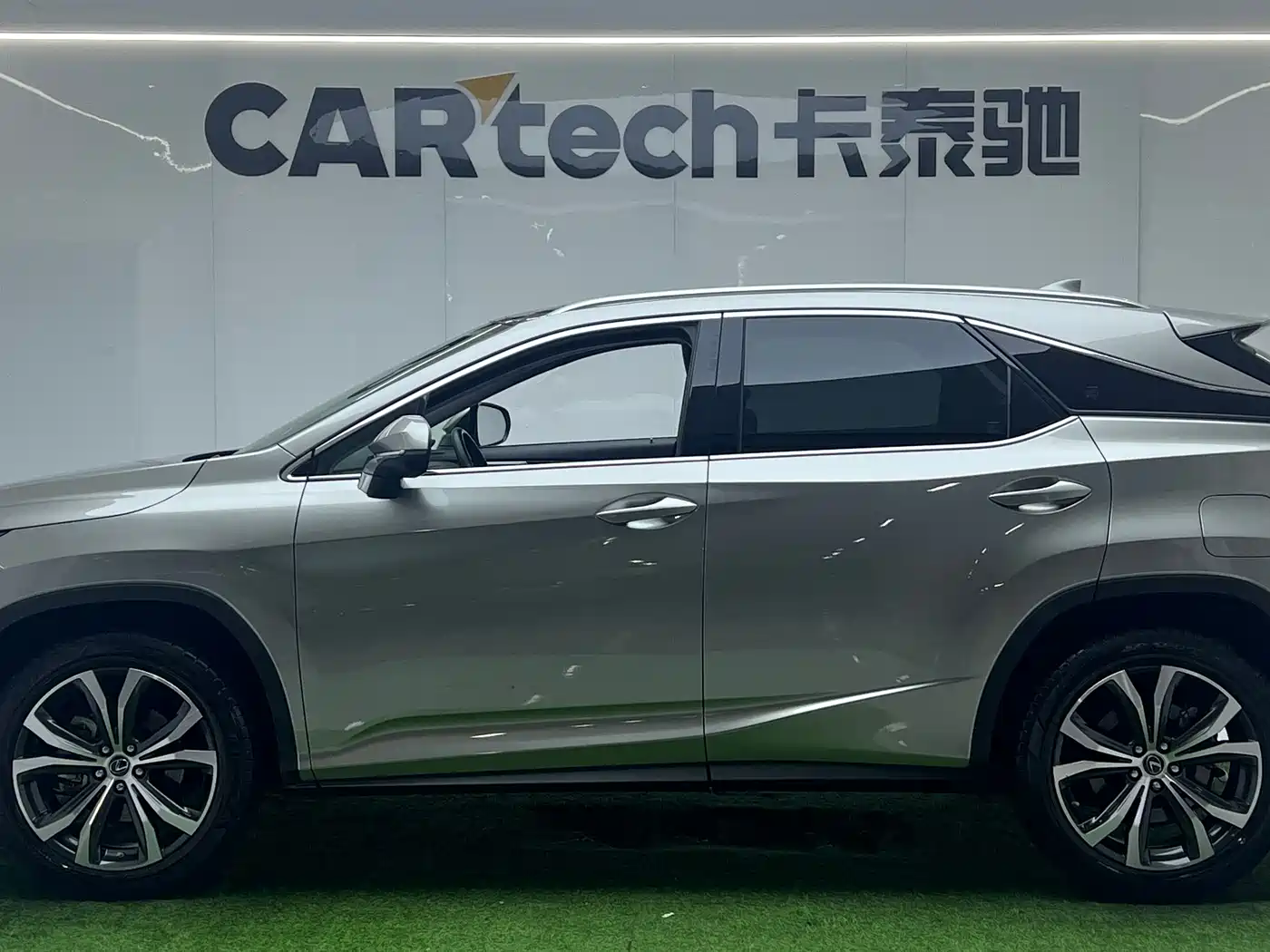 Lexus RX 2021 300 AWD Special Edition фото 5