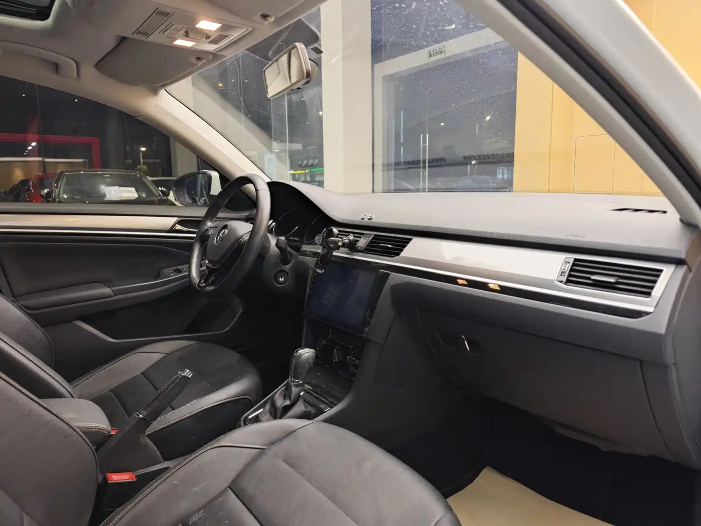 Volkswagen Bora 2018 1.5L Automatic Comfort фото 30