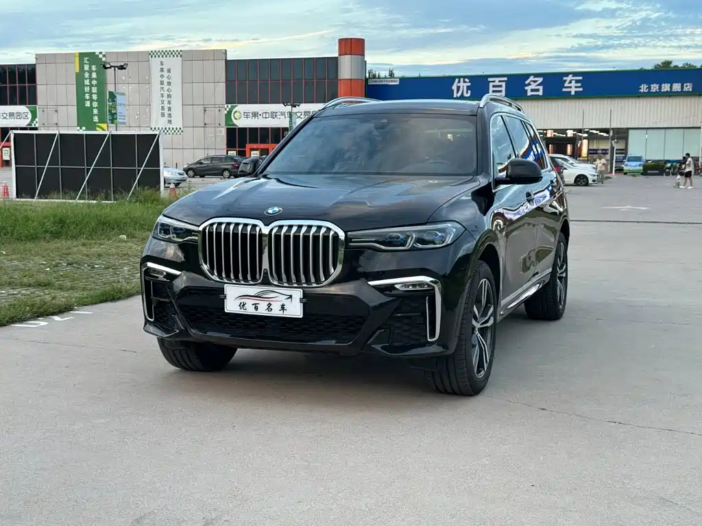 Photo 1 - BMW X7