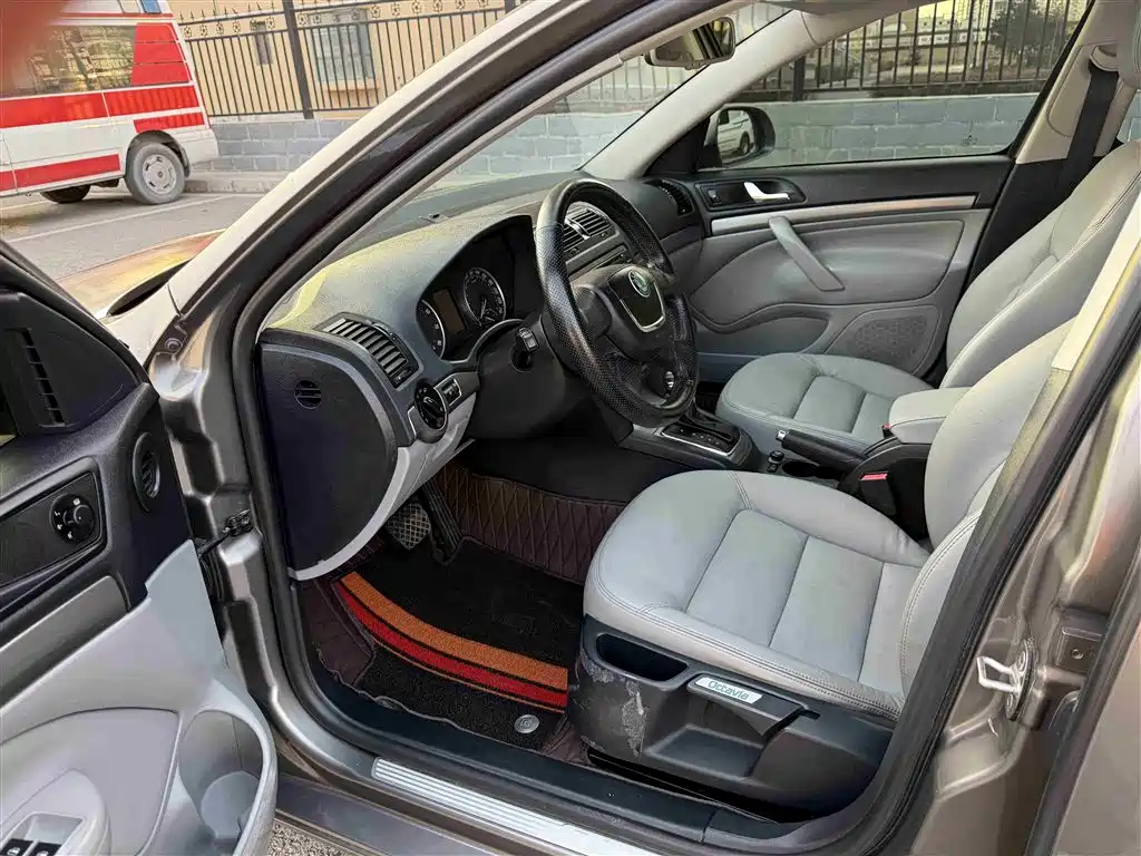 Škoda Octavia 2013 1.6L Automatic Prestige Edition фото 5