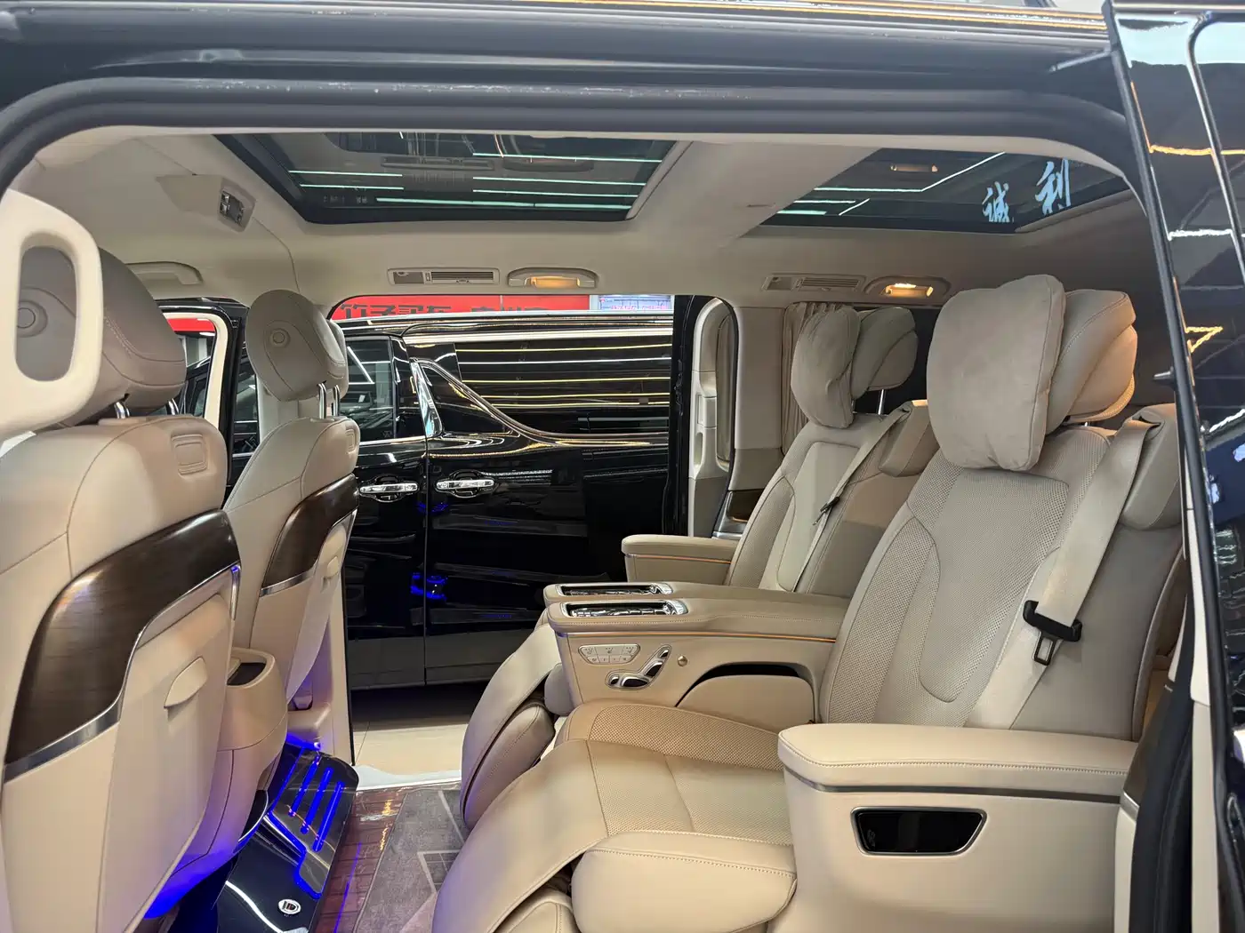 MERCEDES-BENZ V-CLASS