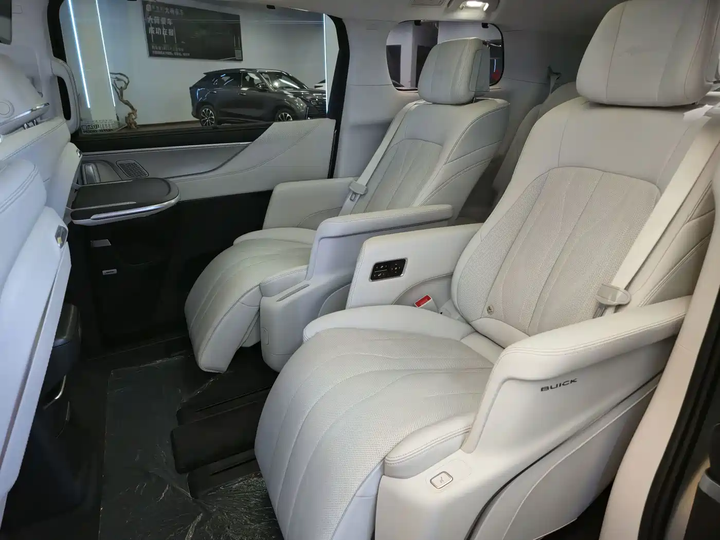 Buick GL8 New Energy 2024 2024 Landglory Luxury Edition 7-Seater