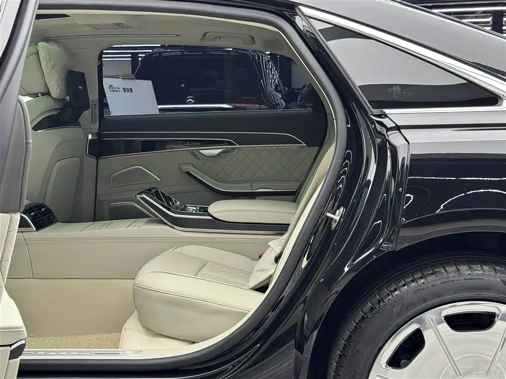 Audi A8 2025 A8L Horch Founder Edition 55TFSI фото 7
