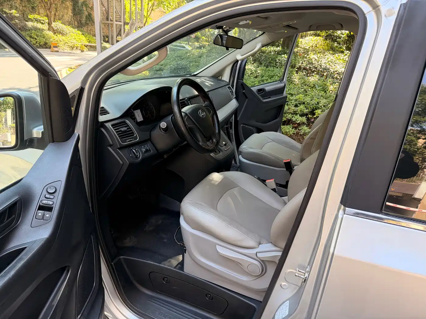 SAIC Maxus Maxus G10 2018 PLUS 2.0T Automatic Executive Edition фото 21