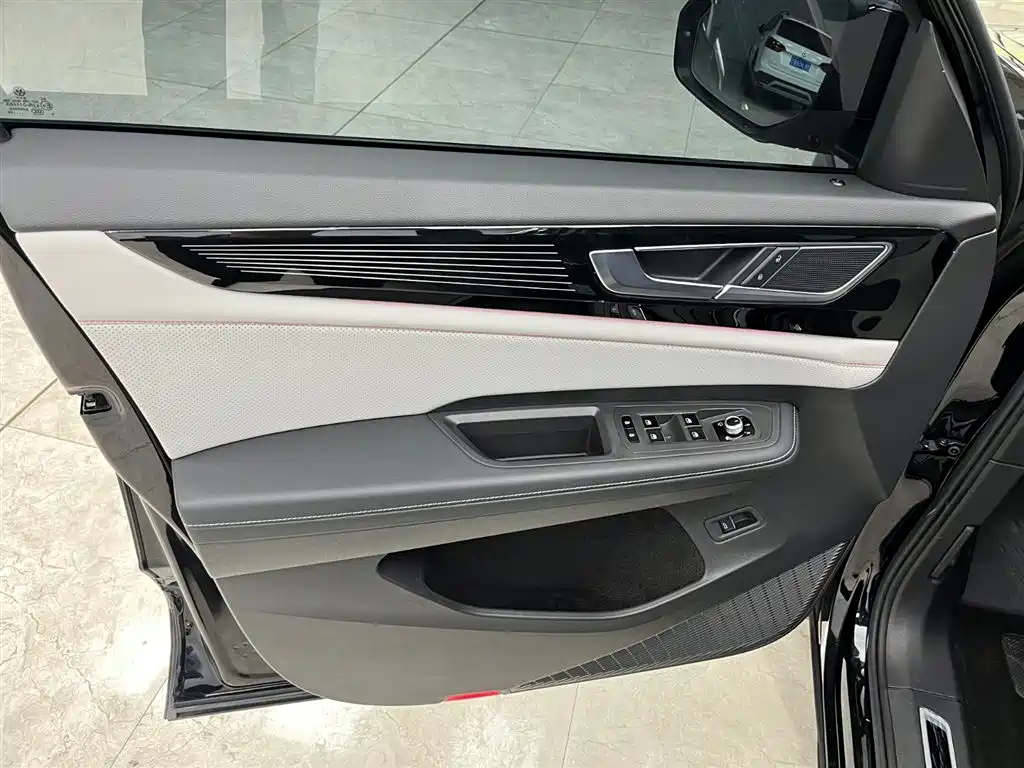 Volkswagen Teramont 2023 Teramont X Facelift 380TSI 4WD Premium Luxury Edition фото 10