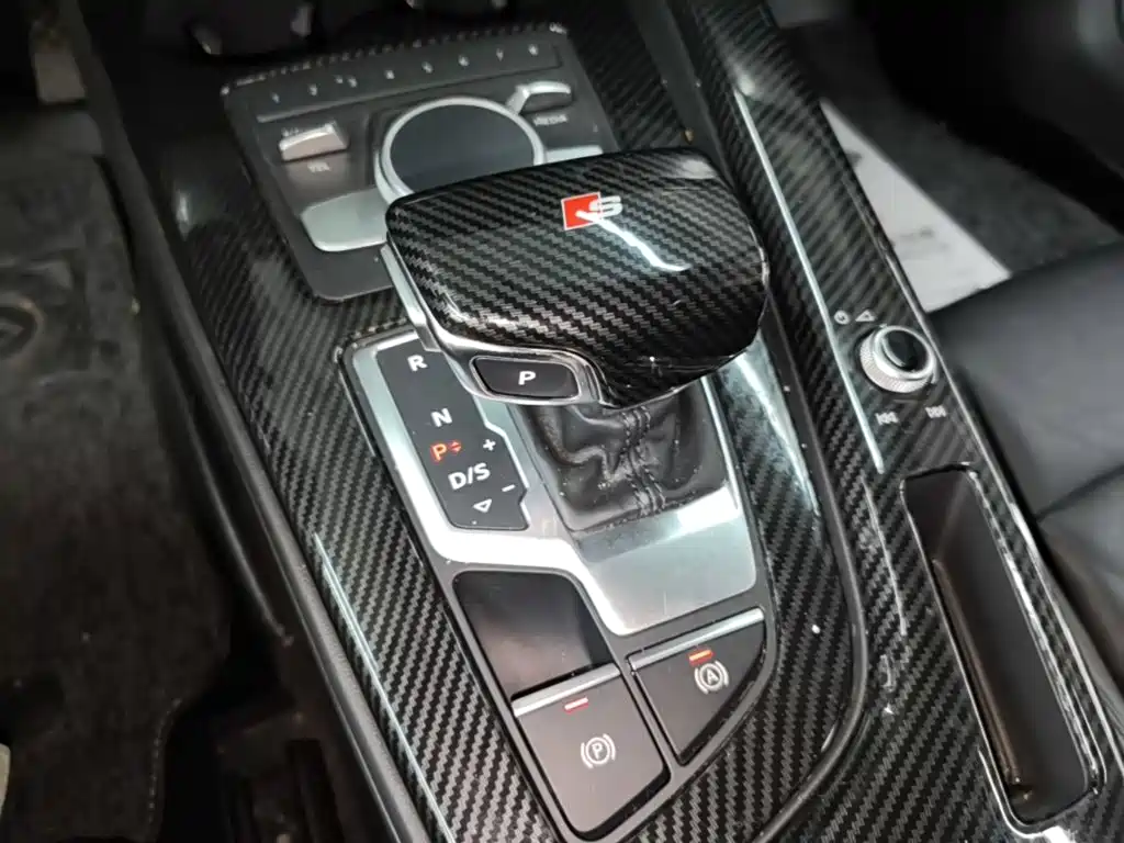 Фото 14 - Audi A4L