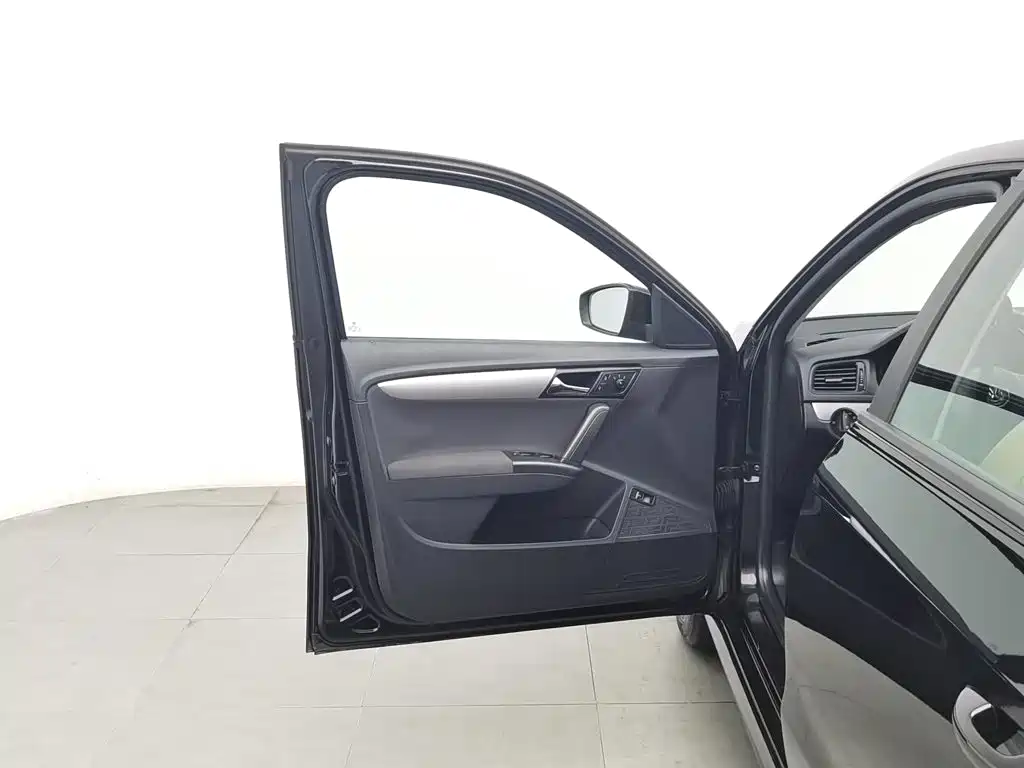 Volkswagen Lavida 2013 2013 Facelift Classic 1.6L Automatic Trend