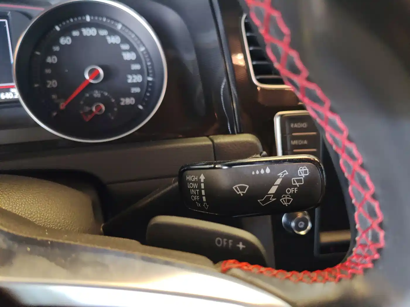 Volkswagen Golf GTI 2016 2.0TSI GTI фото 15