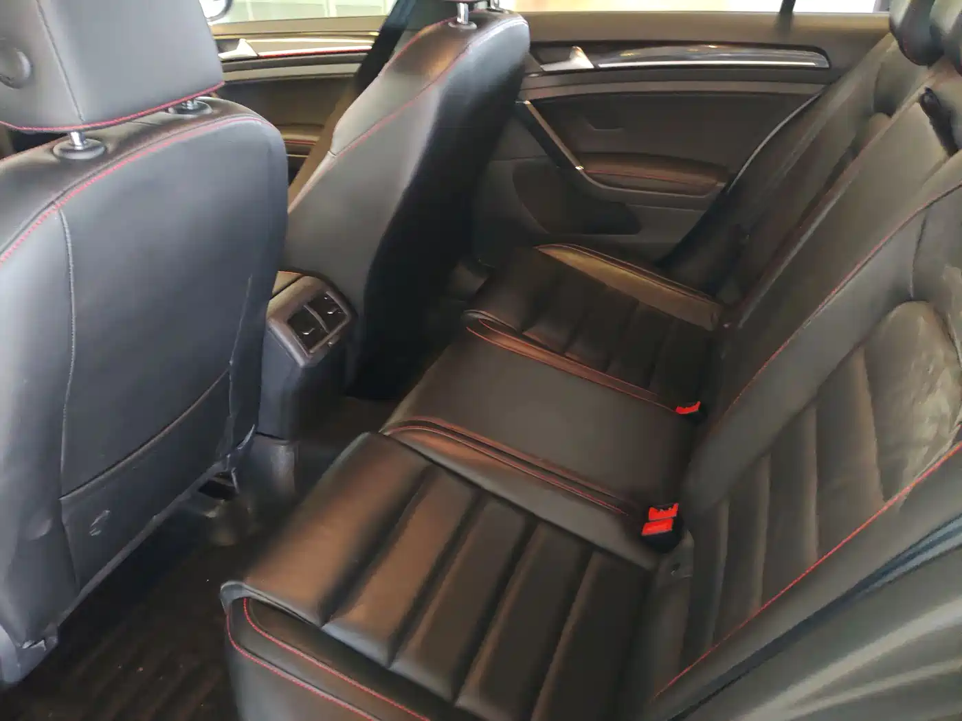 Volkswagen Golf GTI 2016 2.0TSI GTI фото 23