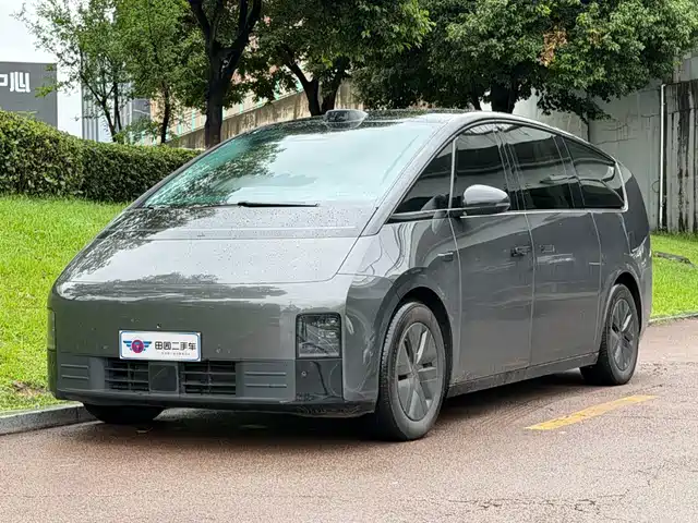 Li Auto MEGA Ultra