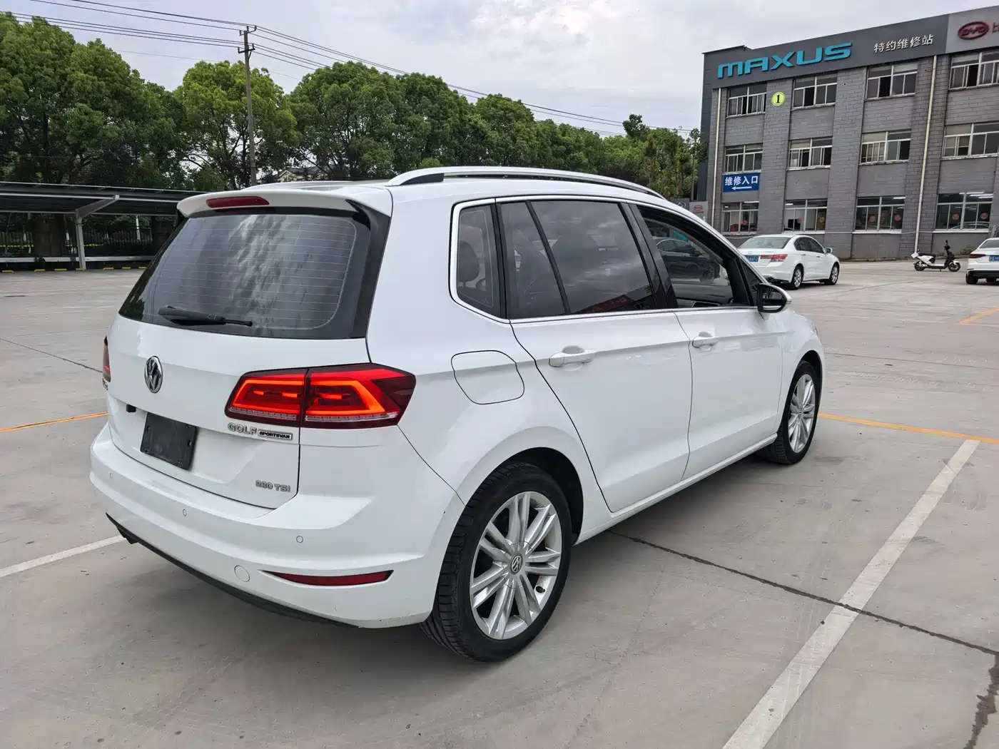 Volkswagen Golf Sportsvan 2016 230TSI Automatic Luxury фото 4
