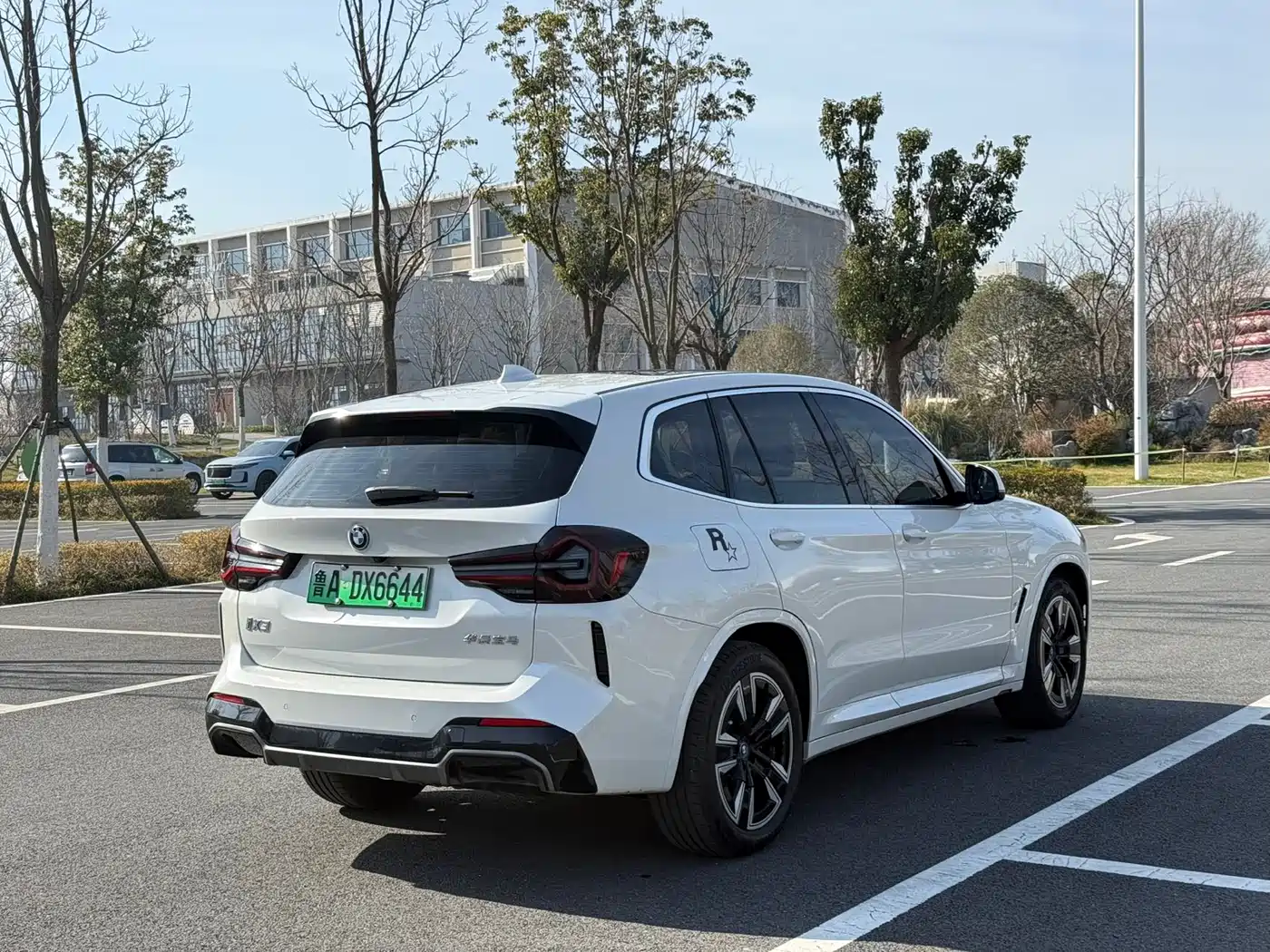 BMW iX3 2024 Leading Edition фото 5