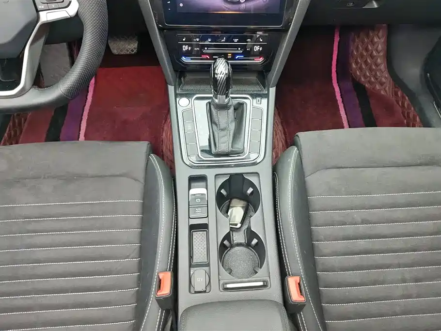 Volkswagen Magotan 2020 330TSI DSG Luxury фото 16