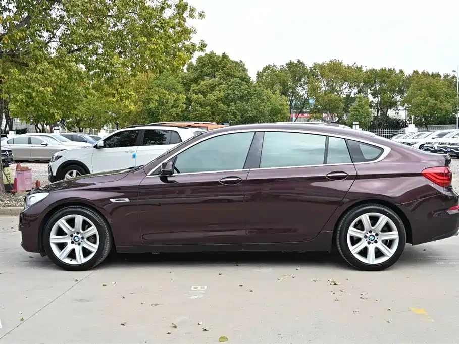 BMW 5 Series GT 2017 528i Leading Model фото 3