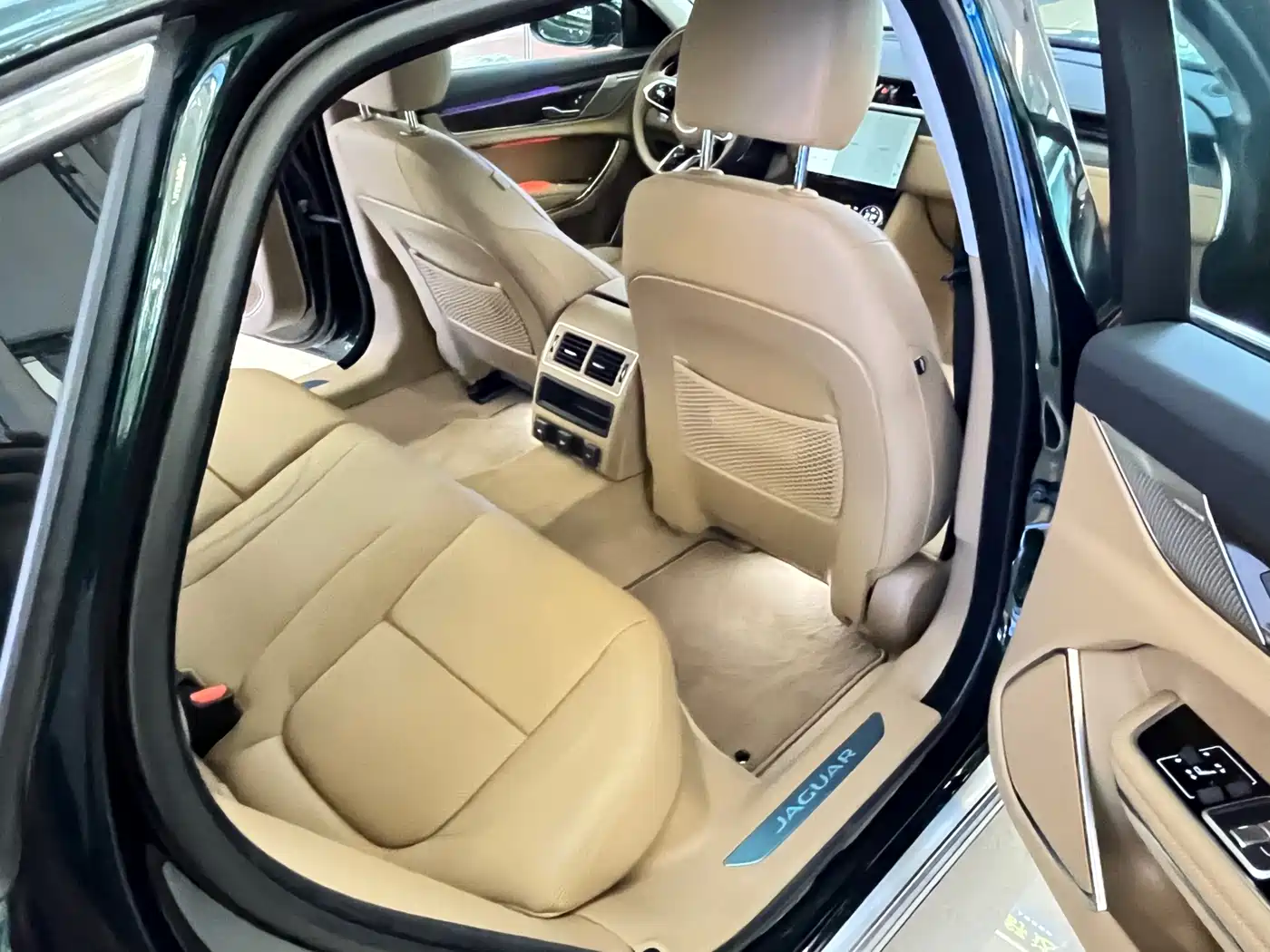 Jaguar XFL 2026 2025 2.0T P250 FWD Luxury Edition